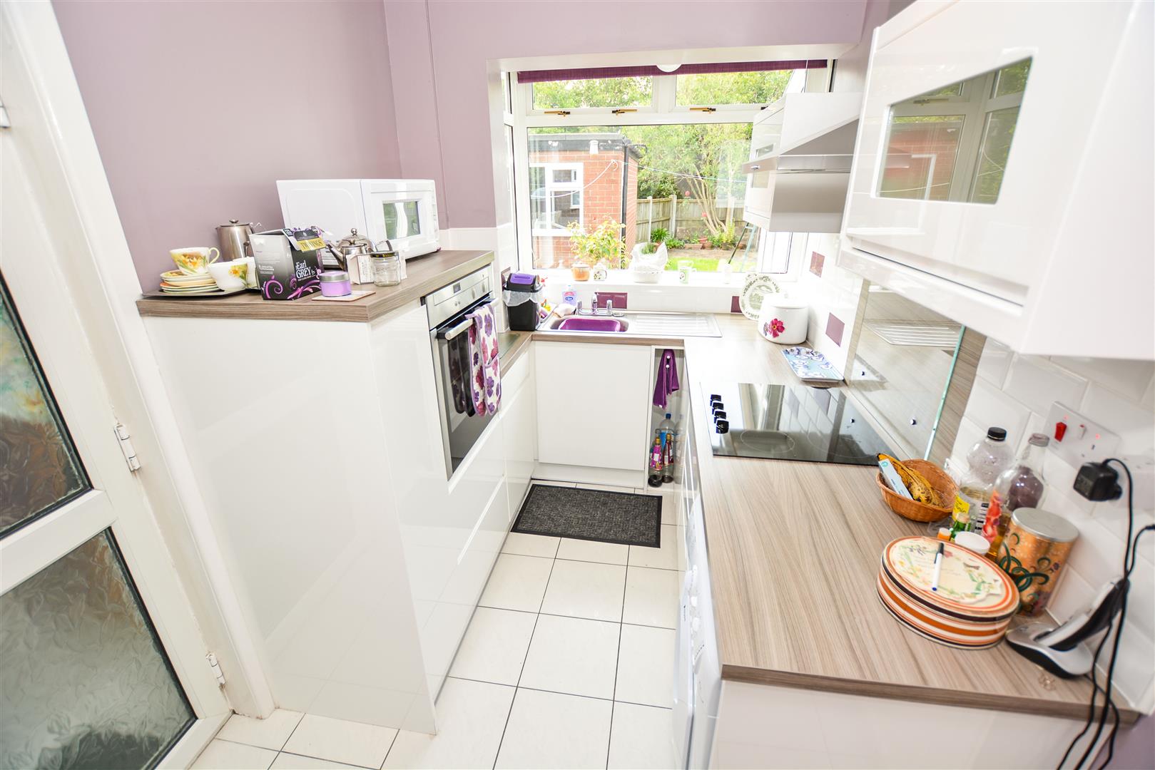 FITTED KITCHEN